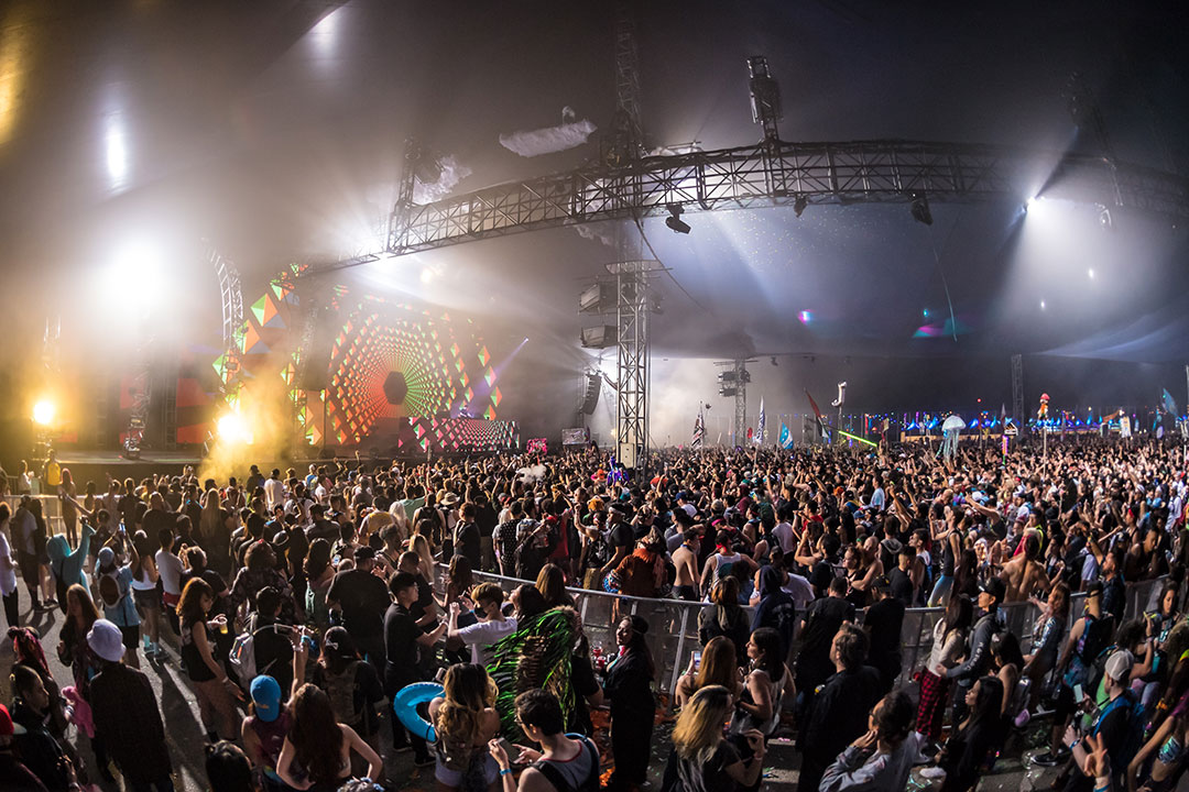 Enjoy exclusive dedicated dance areas at the three mainstages.