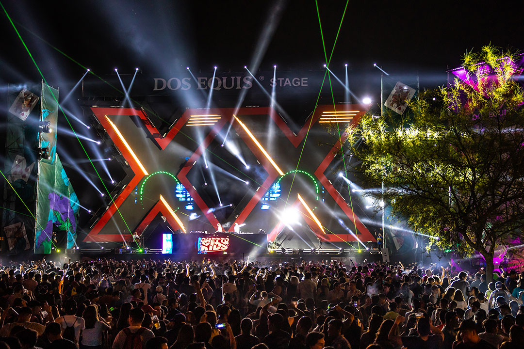 Dos Equis stage