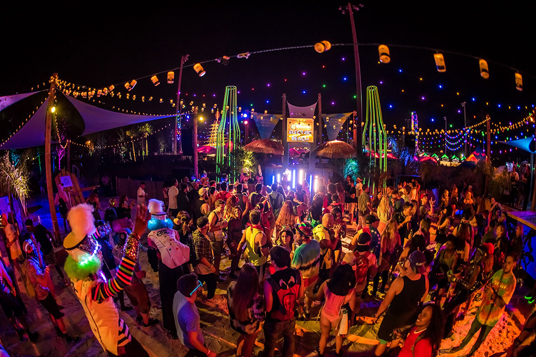 Headliners mingling at the Corona Electric Beach